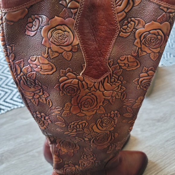 L'Artiste by Spring Step Boots - Picture 1 of 9